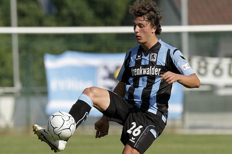 Julian Baumgartlinger (2001 - 2009)