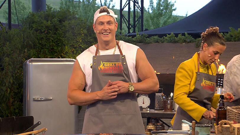 Calvin Kleinen und Charlotte Engelhardt verbindet mehr als nur eine gemeinsame Fernsehshow. Am Grill bei Steffen Henssler enthüllte Engelhardt ein pikantes geheimnis. Calvin Kleinen und Charlotte Engelhardt verbindet mehr als nur eine gemeinsame Fernsehshow. Am Grill bei Steffen Henssler enthüllte Engelhardt ein pikantes geheimnis.