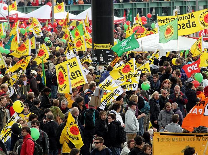 Atomgegner im Regierungsviertel von Berlin.
