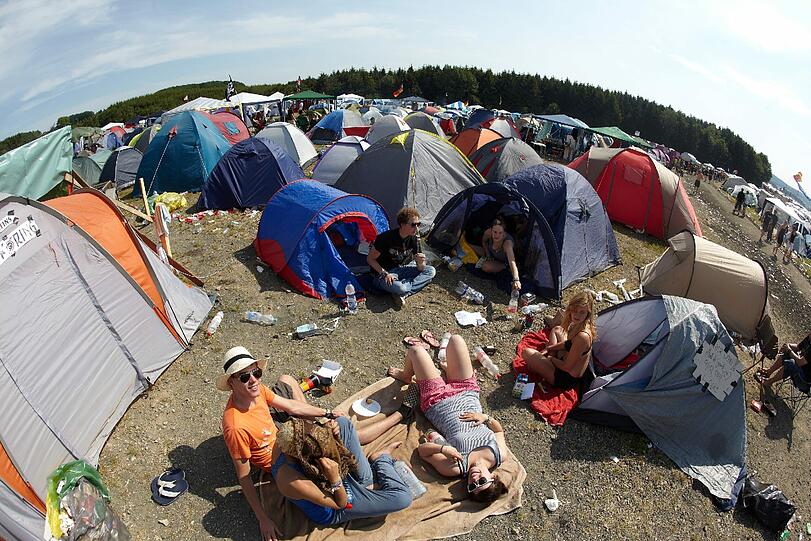 Sonne, Beats und gute Laune: Hunderttausende Musikfans feiern bei den Festivals "Rock im Park" in Nürnberg und "Rock am Ring" auf dem Nürburgring. Die besten Bilder des Wochenendes.