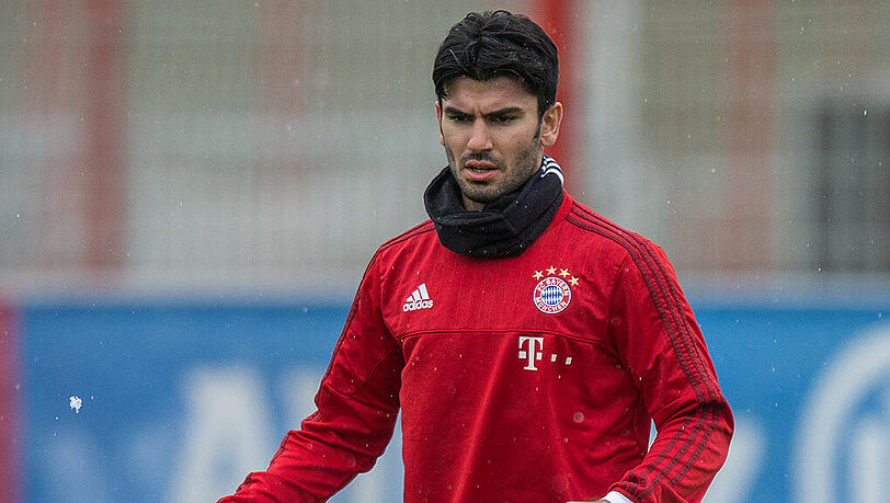 Ein Start nach Maß sieht anders aus: Serdar Tasci. Ein Start nach Maß sieht anders aus: Serdar Tasci.
