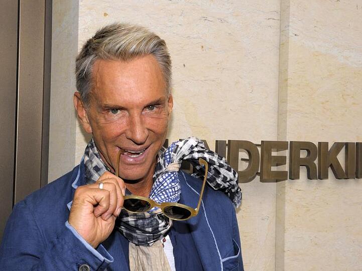 Wolfgang Joop 2009 vor seinem Geschäft "Wunderkind".