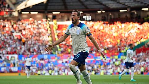 Harry Kane aus England jubelt über sein Tor.