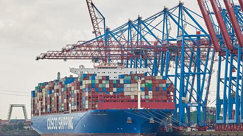 Die chinesische Staatsreederei Cosco hat vor wenigen Monaten anteilig ein Terminal des Hamburger Hafens übernommen.