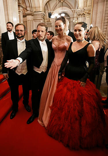 Helmut Kaltenegger (l-r), Oliver Pocher, Alessandra Meyer-W&ouml;lden und Katarina Kaltenegger