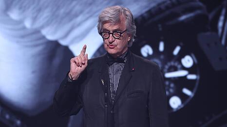 Wim Wenders steht wegen seiner Haltung zur Nacktszene der damals 13-j&auml;hrigen Nastassja Kinski scharf in der Kritik.