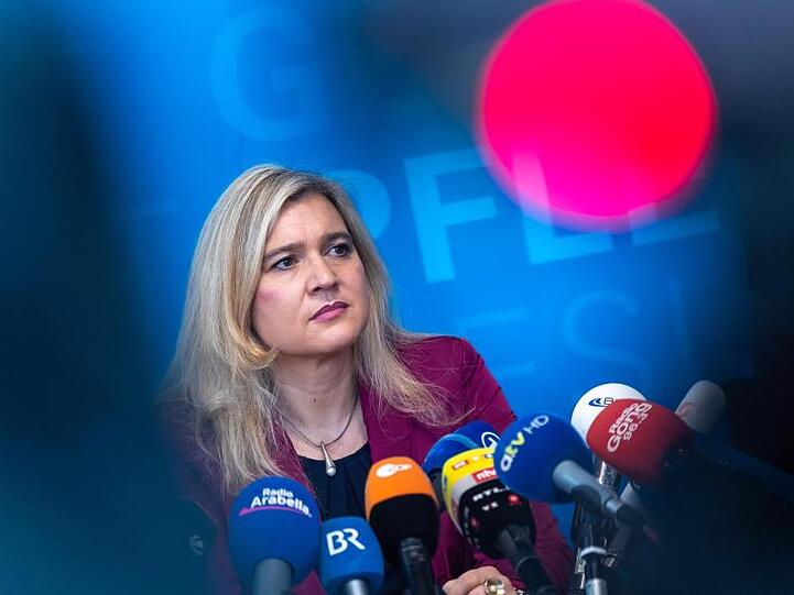 Melanie Huml (CSU), Staatsministerin für Gesundheit und Pflege, gibt im bayerischen Staatsministerium für Gesundheit und Pflege eine Pressekonferenz. Foto: Peter Kneffel/dpa/Archivbild