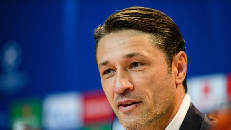 Trainer Niko Kovac vom FC Bayern München sitzt auf dem Podium. Foto: Matthias Balk/Archiv Trainer Niko Kovac vom FC Bayern München sitzt auf dem Podium. Foto: Matthias Balk/Archiv
