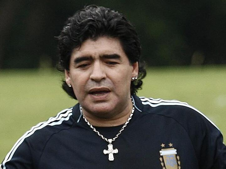 Einer der Größten als Trainingsgast auf dem Gelände des FC Bayern: Diego Maradona und seine argentinische Nationalelf.