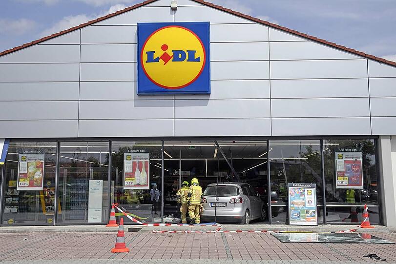 Bei dem Unfall wurden drei Personen leicht verletzt.