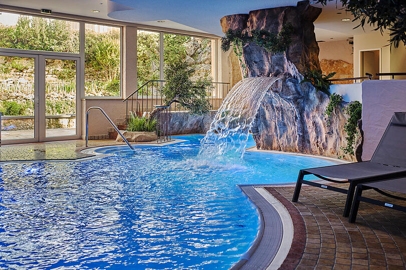 Die Wellness-Oase im neuen Schwimmbad des Parkhotels Altmühltal.