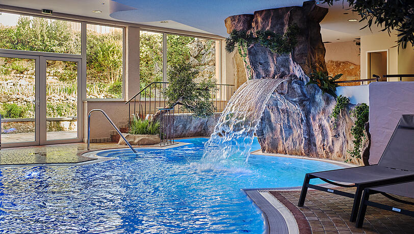 Die Wellness-Oase im neuen Schwimmbad des Parkhotels Altmühltal.