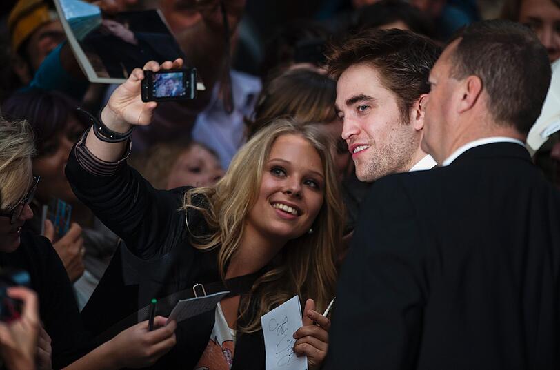 ..und lässt sich auch mit seinen Fans fotografieren.