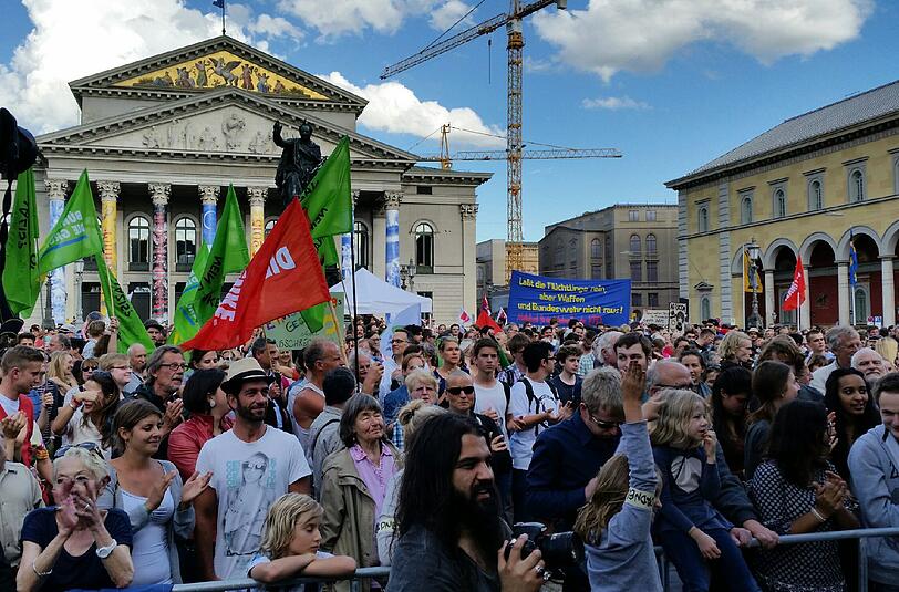 Tausende Demonstranten vor der Residenz!