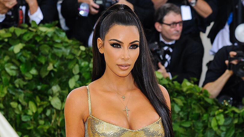 Mit diesem goldenen Kleid zog Kim Kardashian bei der Met-Gala 2018 die Blicke auf sich