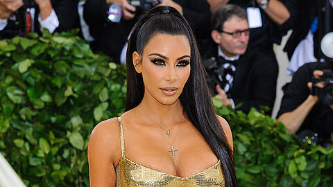 Mit diesem goldenen Kleid zog Kim Kardashian bei der Met-Gala 2018 die Blicke auf sich