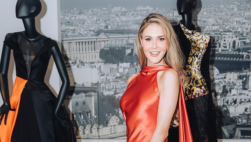 Fashion-Infleuncerin Julia Haupt in einer Traumrobe von Talbot Runhof.