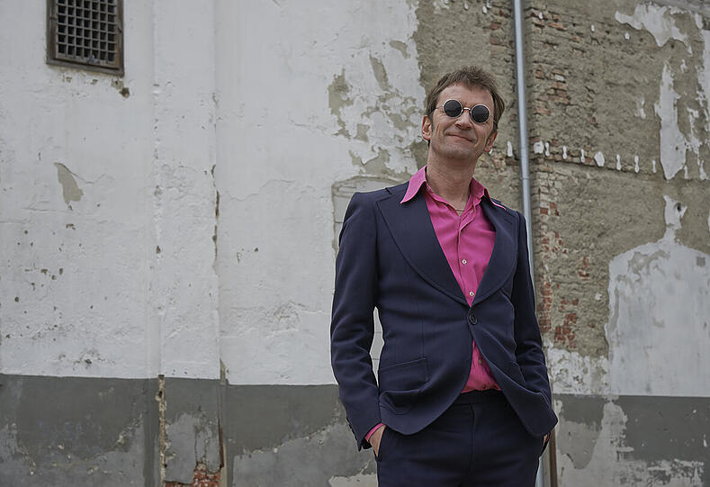 Der Münchner Soul-Sänger und Kabarettist Ecco Meineke, besser bekannt als Ecco DiLorenzo, tritt auf der Liste der Partei Mut an.
