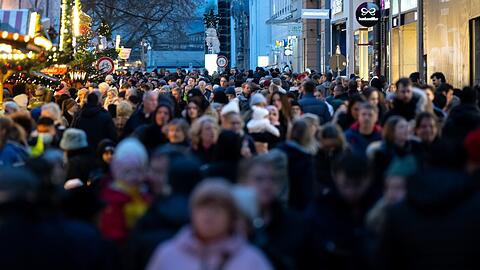 Trotz teils voller Fußgängerzonen wie hier in München spricht der Handelsverbands Bayern (HDE) von einem enttäuschenden Weihnachtsgeschäft.