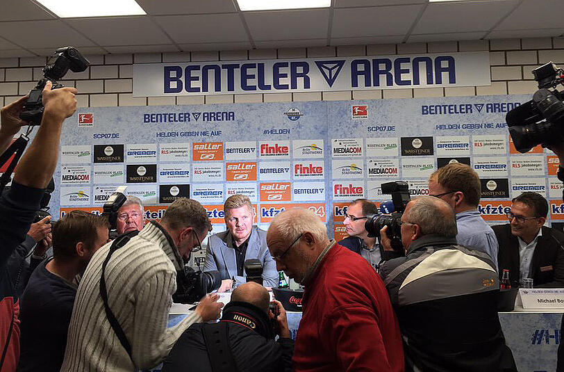 Medienrummel in Paderborn: Stefan Effenberg bei seiner Vorstellung.