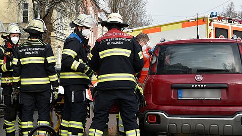 Der Fahrer des Fiat Panda musste aus dem Unfallwagen befreit werden.