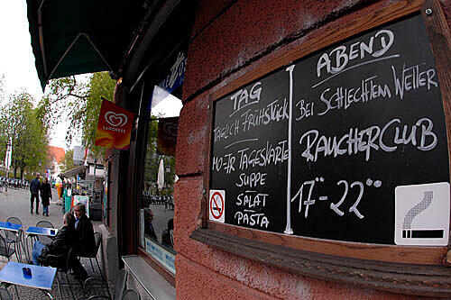 Raucherclubs, wie hier in Schwabing, soll es ab dem 1. August in Bayern nicht mehr geben.
