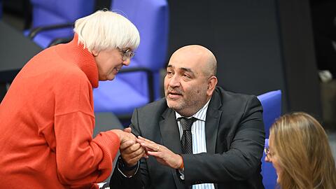 Roth und Nouripour wollen ins Bundestagspräsidium. (Archivbild)
