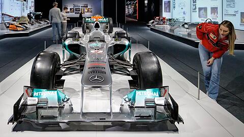 Der Silberpfeil von Michael Schumacher steht im Zentrum der Formula-1-Ausstellung, die nun nach M&uuml;nchen kommt.