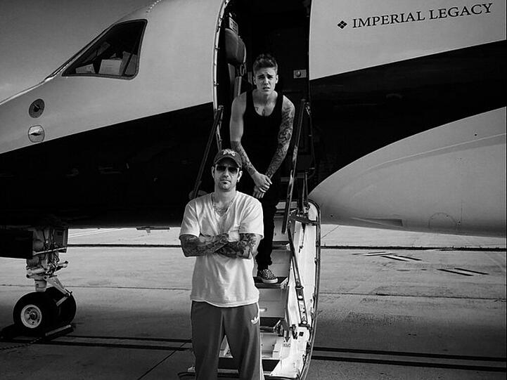 Justin Bieber bereist mit seinem Vater die Welt