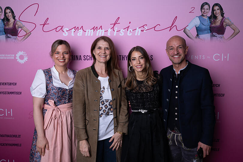 Katharina Schulze und Cathy Hummels begrüßen Corinna Binzer und Peyman Amin Katharina Schulze und Cathy Hummels begrüßen Corinna Binzer und Peyman Amin