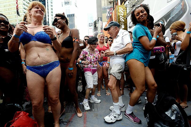 National Unterwear Day: Die Bilder vom irren Weltrekordversuch auf dem Times Square.