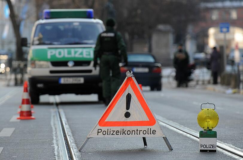 Zwei führerscheinlose Männer hatten bei einer Polizeikontrolle gleich doppelt Pech.