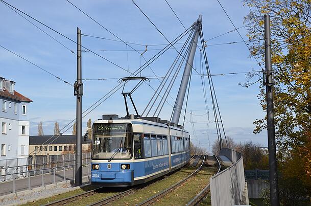 Wagen Nummer 2104 des Typs R 2.2 am Schwabinger Tor. Wagen Nummer 2104 des Typs R 2.2 am Schwabinger Tor.