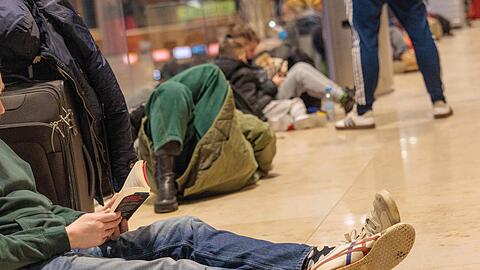 Viele Passagiere mussten ausharren.