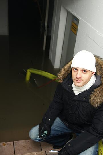 Michael Ebner im abgesoffenen Keller des Goethe-Instituts.