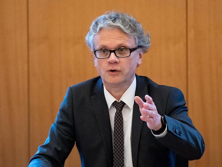 Caspar begrüßte, dass EU-Justizkommissarin Vera Jourova mit einem Aufruf zum Verlassen von Facebook eine deutliche Position bezogen habe.