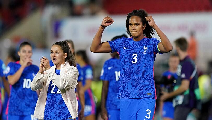 Wendie Renard ist eine Erscheinung: Vor der französischen Innenverteidigerin mit ihren 1,87 Metern muss sich das DFB-Team in Acht nehmen. Wendie Renard ist eine Erscheinung: Vor der französischen Innenverteidigerin mit ihren 1,87 Metern muss sich das DFB-Team in Acht nehmen.