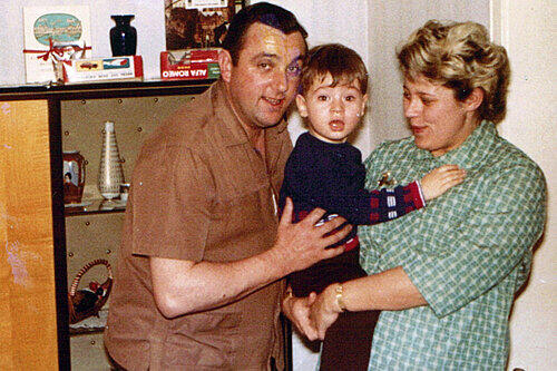 Minister Markus Söder als Kind mit Vater Max und Mutter Renate.