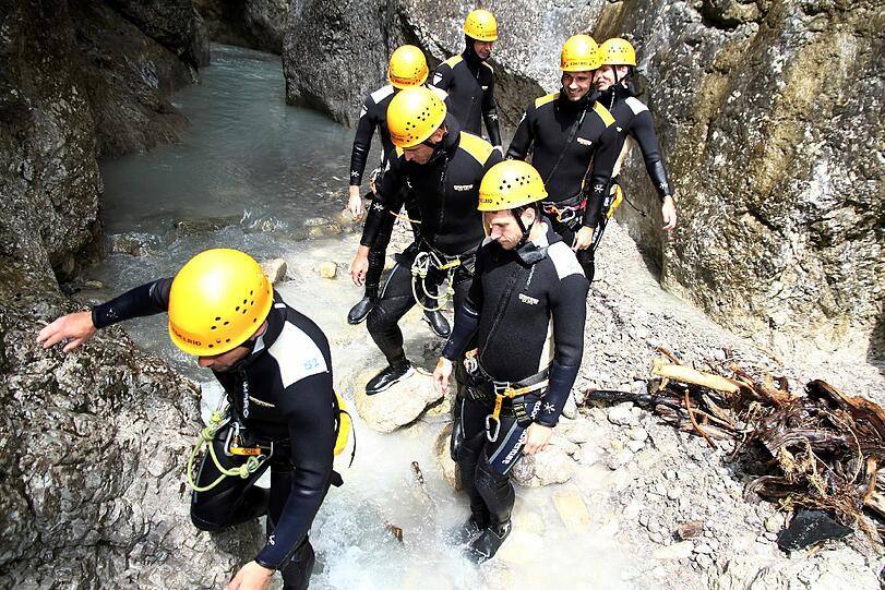 Die Löwen beim Team-Building: Beim Trainingslager in Bad Häring stand am Freitag Canyoning auf dem Programm. Die Bilder aus den Schluchten!
