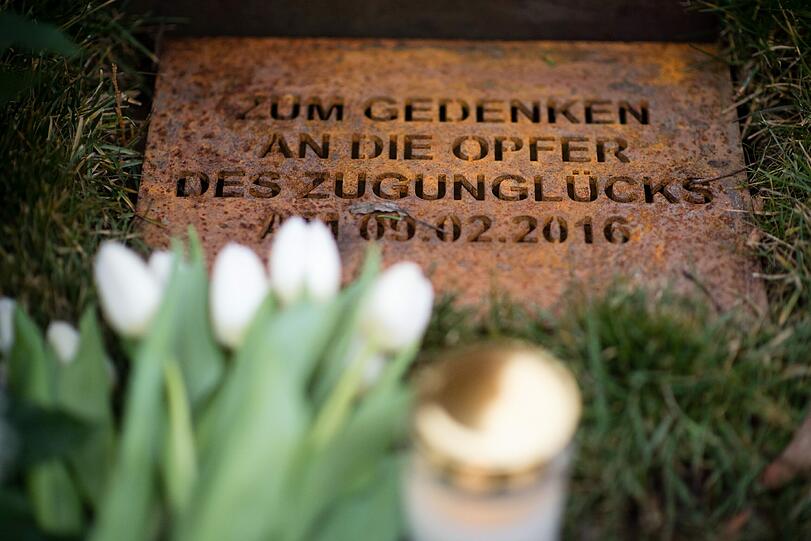 Bei dem Zugunglück vor einem Jahr kamen zwölf Menschen ums Leben, 69 Insassen wurden teils lebensgefährlich verletzt.
