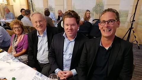 Eigene Wahlparty: (v.l.) Florians Posts Mutter, Christian Ude, Florian Post und Andreas Lotte am Sonntagabend.