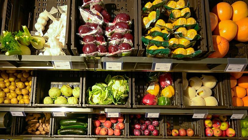 Auch Gemüse kann man noch nach Ladenschluss finden, bei 24/7-Supermärkten wie tegut, Late Bird Store oder Rewe toGo.
