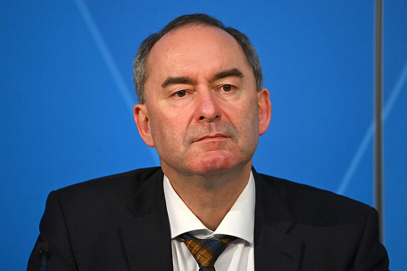 Hubert Aiwanger zeigt sich zufrieden mit den Landrats-Wahlen: "Eine Steilvorlage f&uuml;r die Landtagswahl", sagt der FW-Vorsitzende.