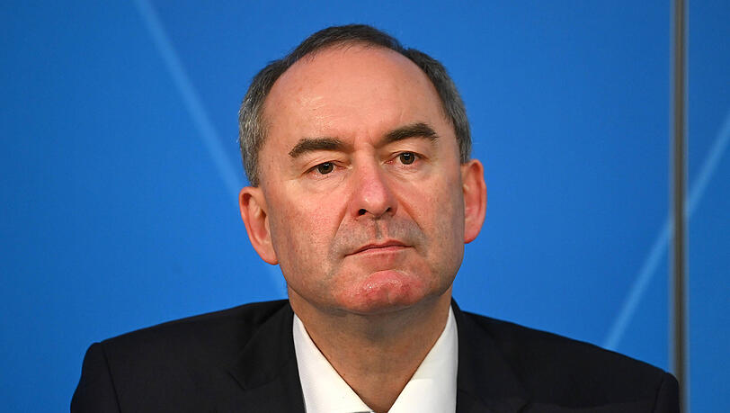 Hubert Aiwanger zeigt sich zufrieden mit den Landrats-Wahlen: "Eine Steilvorlage f&uuml;r die Landtagswahl", sagt der FW-Vorsitzende.