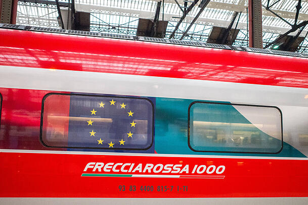 Der Hochgeschwindigkeitszug Frecciarossa 1000 von Trenitalia im Gare de Lyon in Paris. Der Hochgeschwindigkeitszug Frecciarossa 1000 von Trenitalia im Gare de Lyon in Paris.