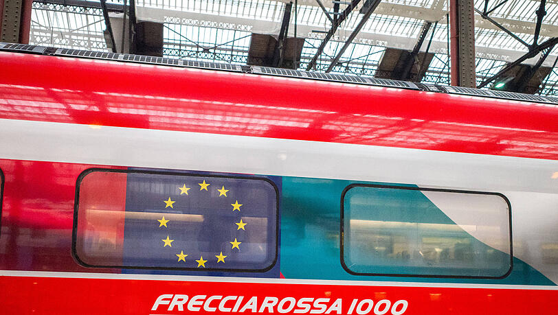 Der Hochgeschwindigkeitszug Frecciarossa 1000 von Trenitalia im Gare de Lyon in Paris.