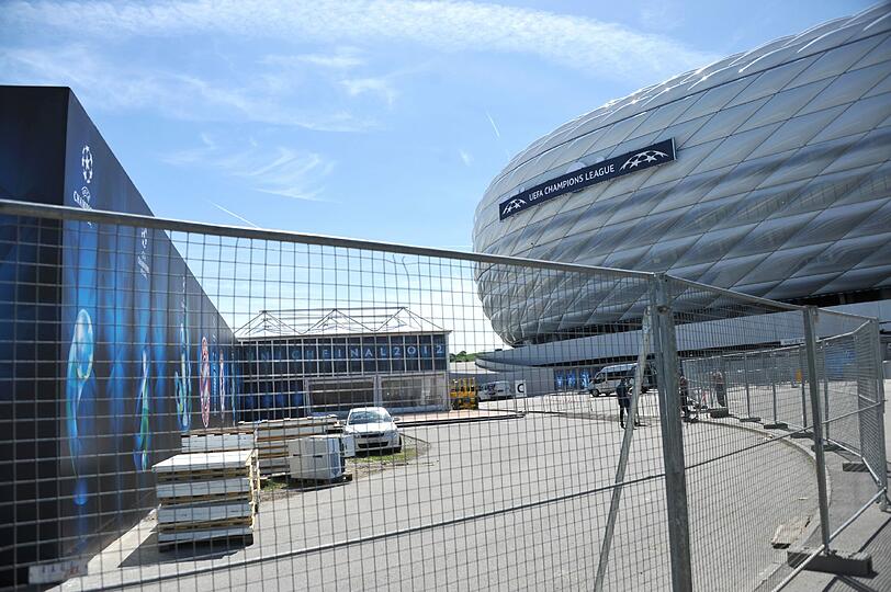 Neue Beleuchtung, neuer Name, und auch sonst ändert sich viel: Zum Champions-League-Finale bekommt die Allianz Arena ein neues Kleid. Wir haben uns schon vorab einmal umgesehen. Ein kleiner Bilder-Rundgang