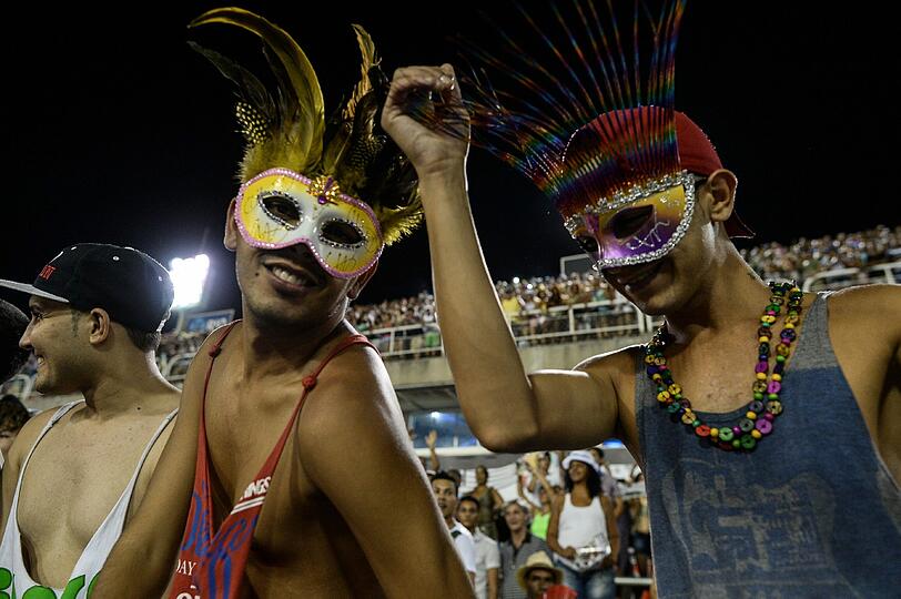 In Rio de Janeiro, der Karneval-Stadt schlechthin, sind die Leute aus dem Häuschen. Kaum zu glauben dass diese Bilder von einer Probe stammen.