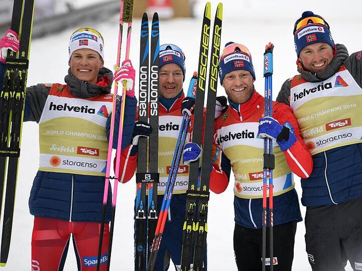 Die norwegischen Langläufer jubeln über den Sieg über 4 x 10 Kilometer in Seefeld.