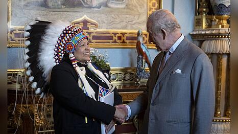 K&ouml;nig Charles III. hat unter anderem Christine Longjohn im Buckingham-Palast empfangen.